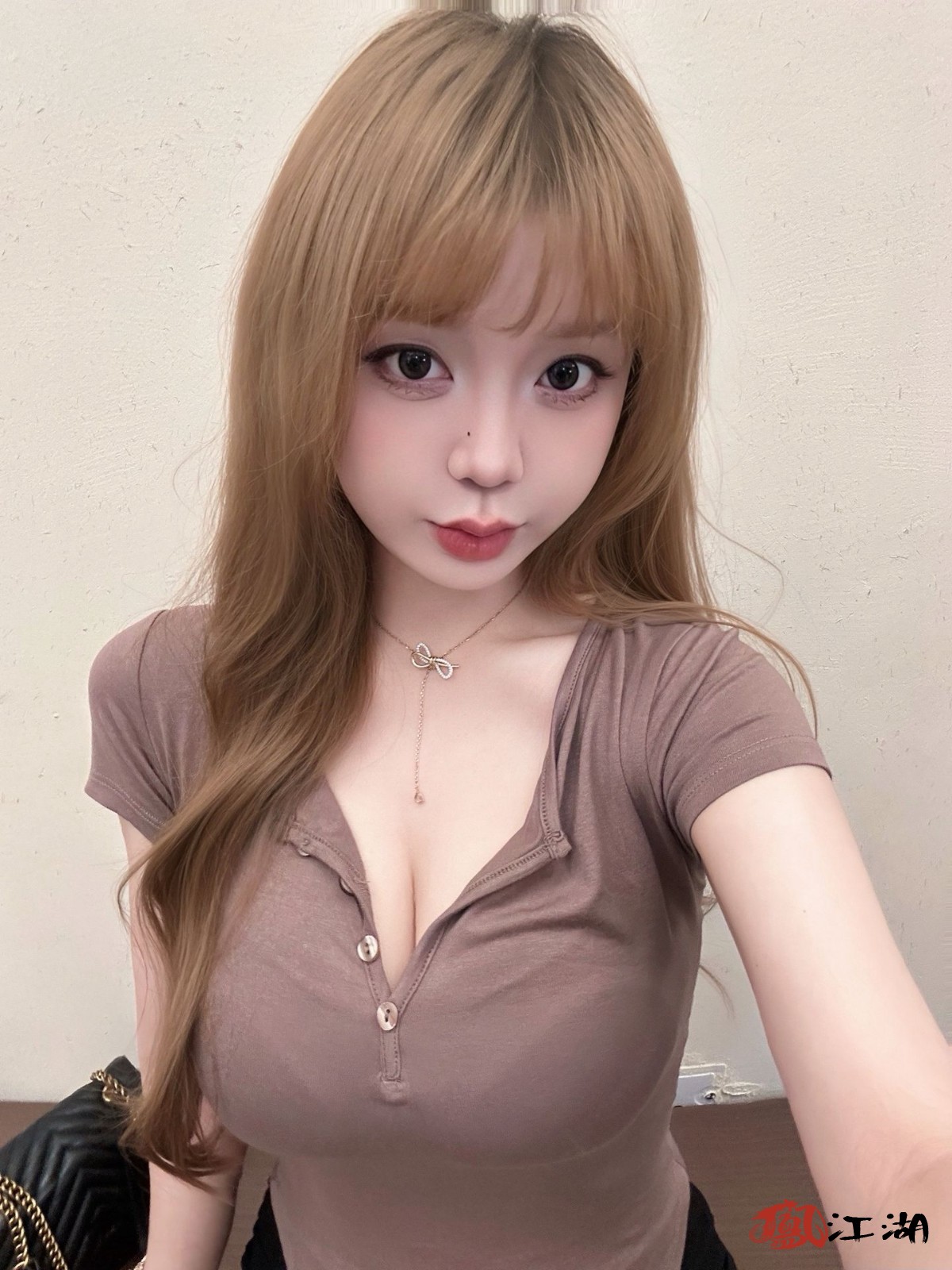 2042_85UXHZ7UJFQ3GJ7.jpg